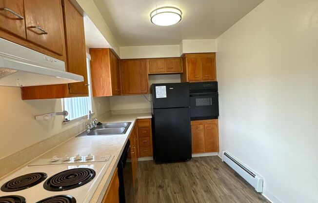 2 beds, 1 bath, 895 sqft, $1,525, Unit 408