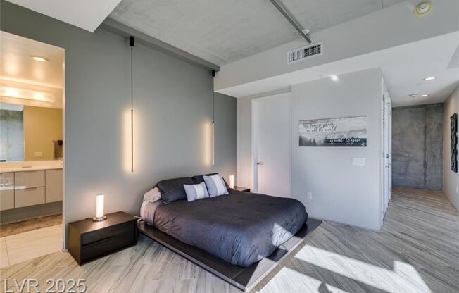 1 bed, 2 baths, $2,977, Unit Juhl Highrise