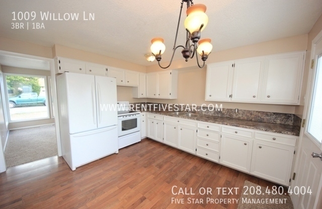 1009 WILLOW LN