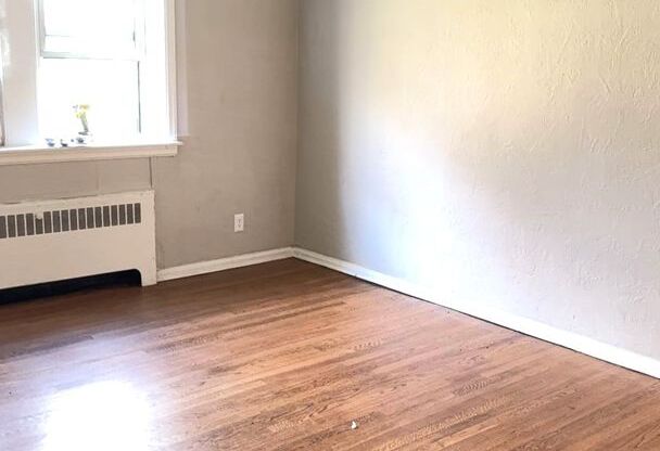 1 bed, 1 bath, 800 sqft, $1,295, Unit Unit 9-D