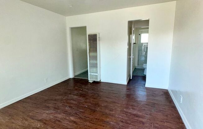 Studio, 1 bath, 350 sqft, $1,995, Unit 8