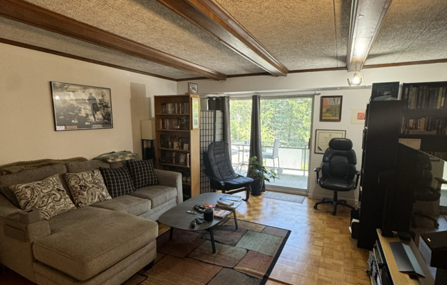 44 BROADLAWN