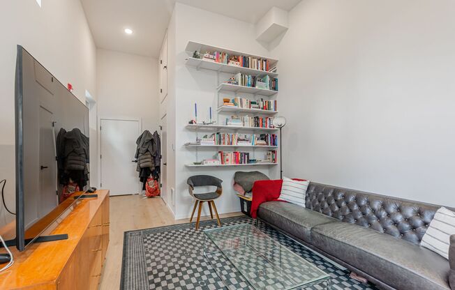 Contemporary 2BR Townhome in Prime Madrona Location