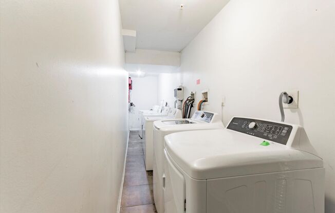 3 beds, 1 bath, 790 sqft, $1,450, Unit Unit 34