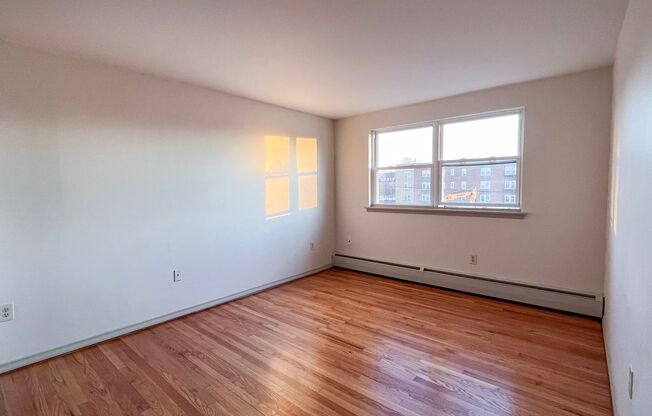 1 bed, 1 bath, 600 sqft, $1,300, Unit C2