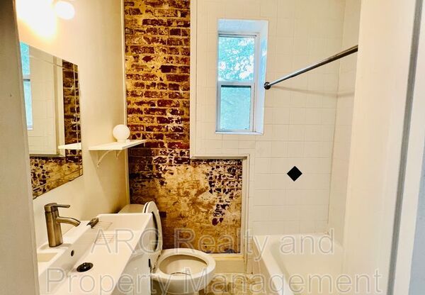 373 MORELAND AVE NE