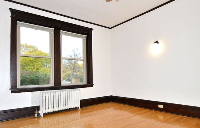 1 bed, 1 bath, 410 sqft, $975, Unit 5 - 130 - 4