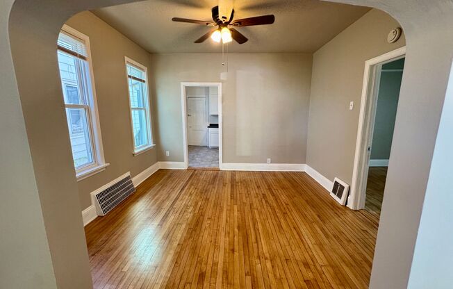 2 beds, 1 bath, 950 sqft, $1,150