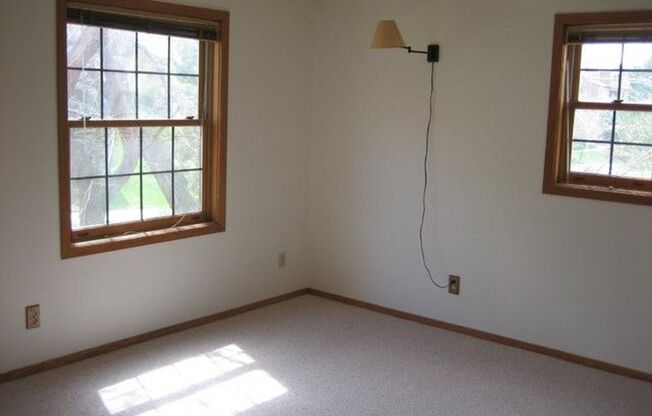 2 Bedroom Condo For Rent at Gold Run near Cu. Nicely Updated Condo With Southern Exposure And Tons Of Light.