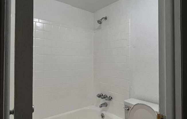 1 bed, 1 bath, 825 sqft, $1,335, Unit 605