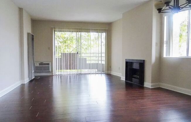 15040 Moorpark St.