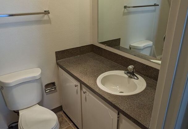 Studio, 1 bath, 350 sqft, $945, Unit 201