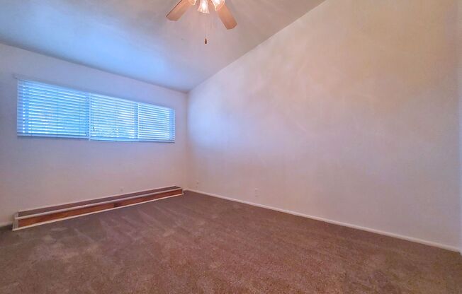 2 beds, 1 bath, 800 sqft, $1,995, Unit 26