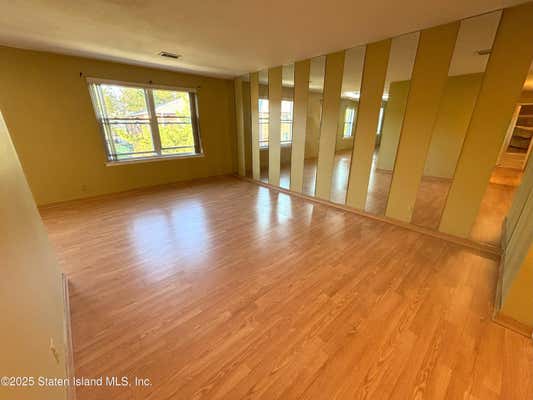 30 FENWAY CIR