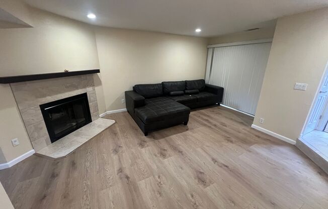 Updated 3 bed 2.5 bath Townhouse in Campbell with AC.