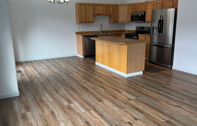 Beautifully updated 3 bed/2 bath townhome
