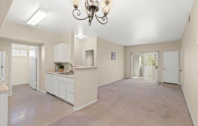 3 beds, 2 baths, $1,550, Unit # 2047