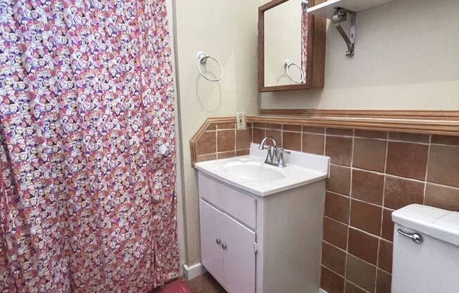 Charming Cottage for Rent Near UT