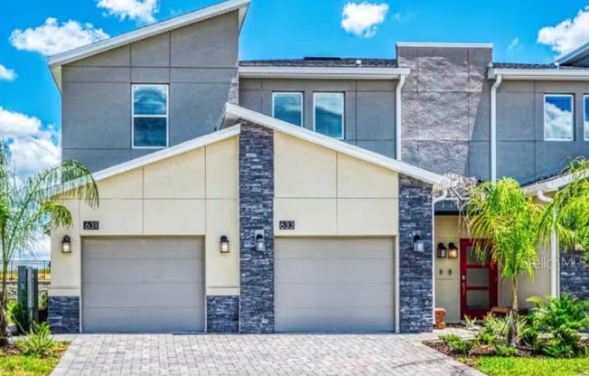 Beautiful 2 Bedroom, 2 Bathroom Davenport Home!