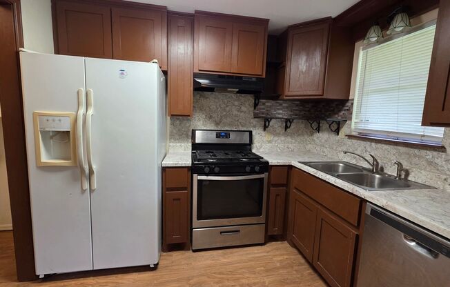 Great 3 Bed 1 Bath Home!  $995 Per Month!