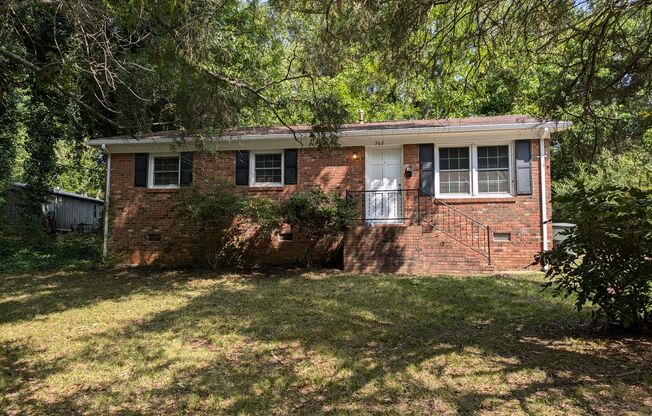 Cute All Brick Ranch Close to Mooresville Schools!