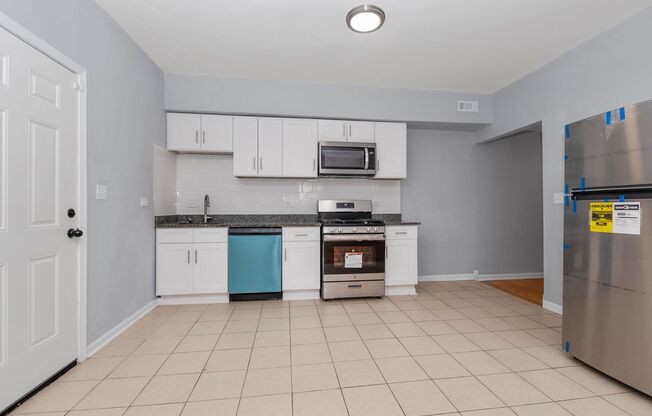 3 beds, 1.5 baths, $2,399, Unit 5156 - 3