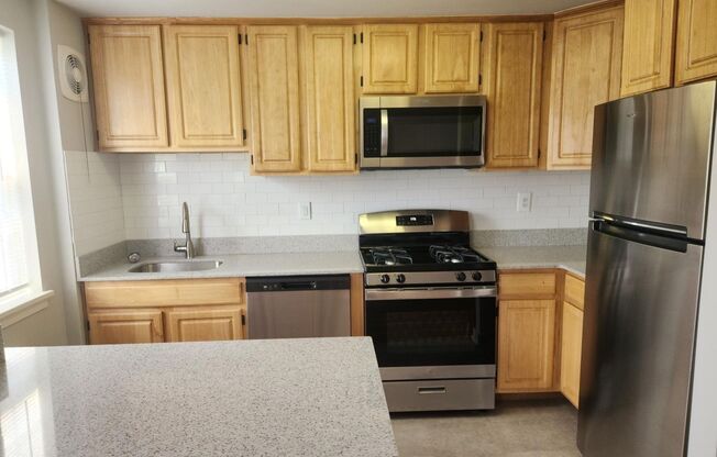 1 bed, 1 bath, 663 sqft, $1,595, Unit H-12