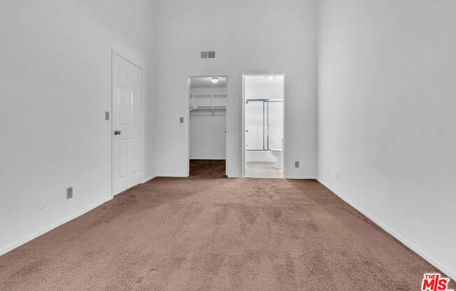 607 N Rossmore Ave