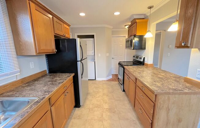 1 bed, 1 bath, 650 sqft, $1,350, Unit D