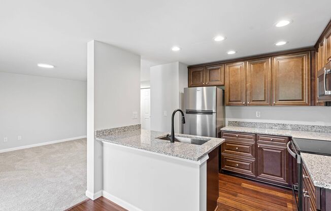 2 beds, 1 bath, 830 sqft, $2,300, Unit A102