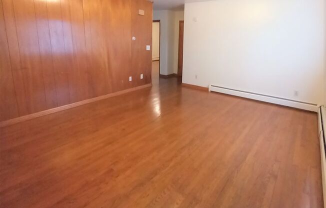 2 beds, 1 bath, 903 sqft, $1,190, Unit E-4