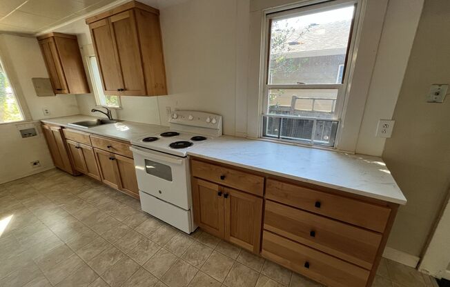 Charming 1 Bedroom Home In Downtown Vancouver for Rent - 3407 Grand Blvd