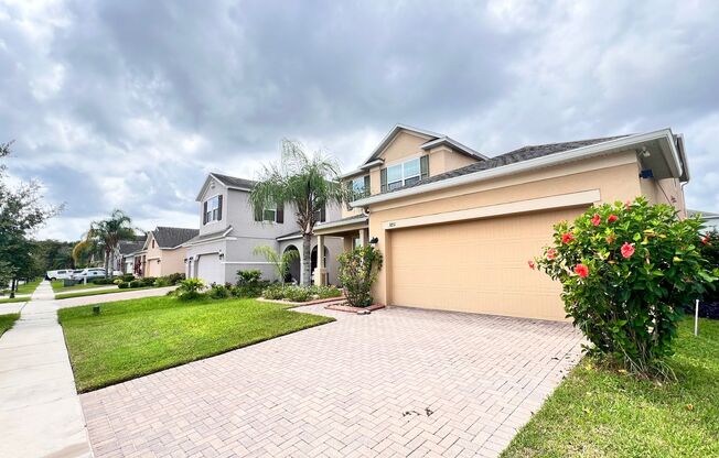 Stunning 2-Story 5 Bedroom and 3.5 Bath Home in Orlando! 2 Car Garage! GREAT LOCATION! Ready to Move In Sept. 26!