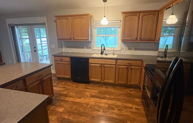 Grand Island 3/2 w/ Enclosed Backyard & Patio