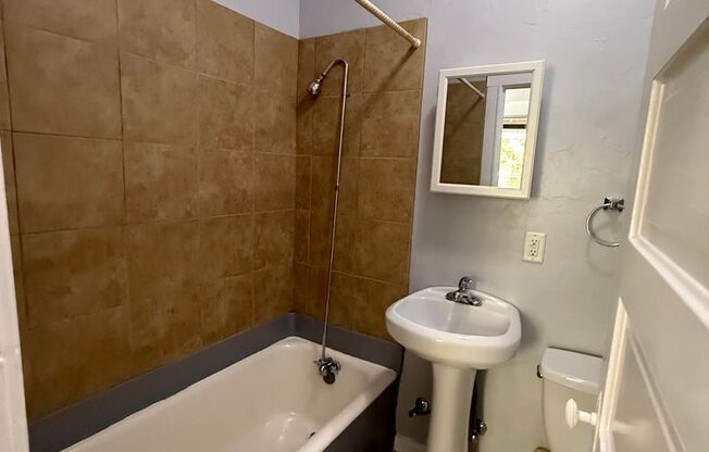 1 bed, 1 bath, $1,100, Unit #3