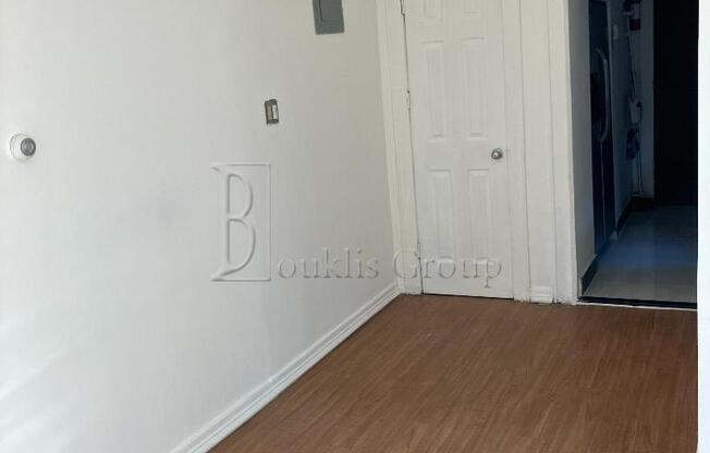 2 beds, 1 bath, $3,200, Unit 2R