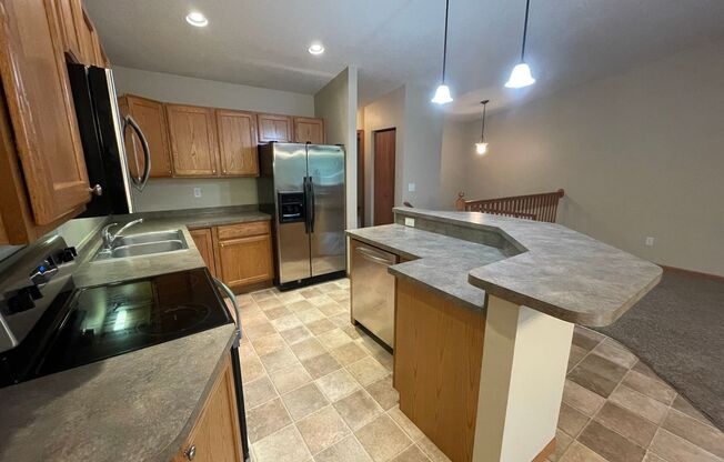 Spacious 3 bedroom Twin home located in South Moorhead.