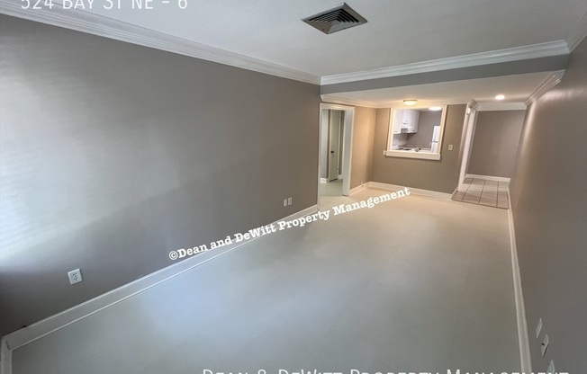 524 Bay St NE #1