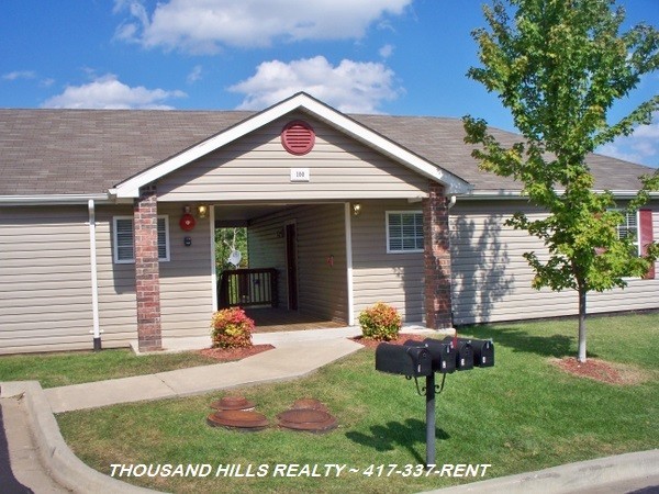 3 Bedroom 2 Bath Apartment on the top floor in Branson, MO NEWLY RENOVATED