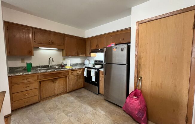 1 bed, 1 bath, $1,015, Unit 17