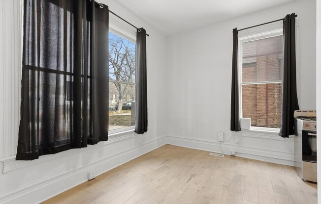 Studio, 1 bath, $899, Unit 726-04