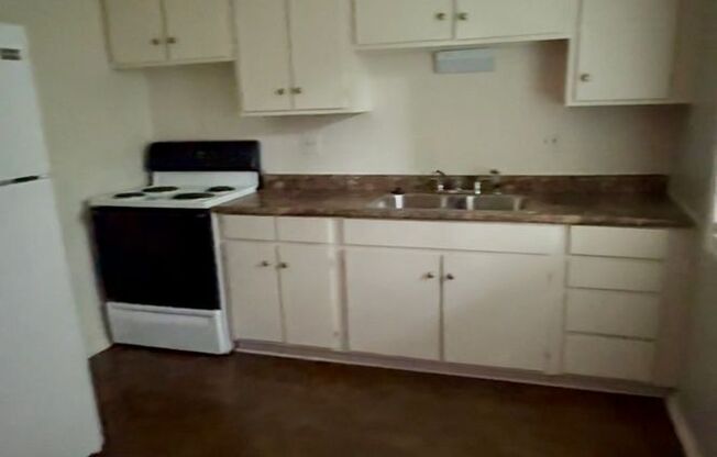 2 beds, 1 bath, 810 sqft, $1,120, Unit Unit 9