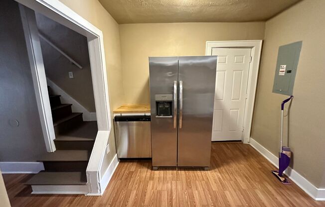 2 beds, 1 bath, $1,095