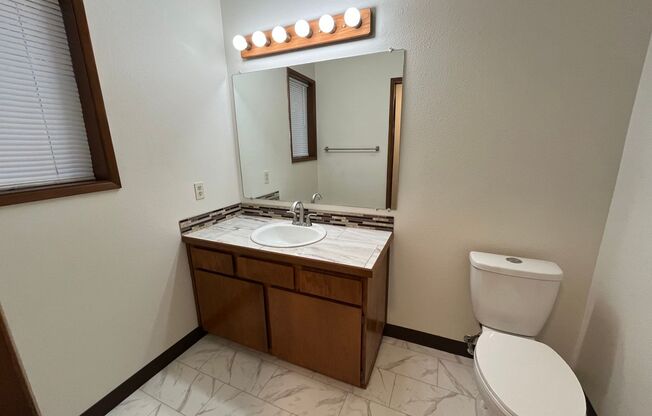 2 beds, 1.5 baths, $2,095, Unit #20689