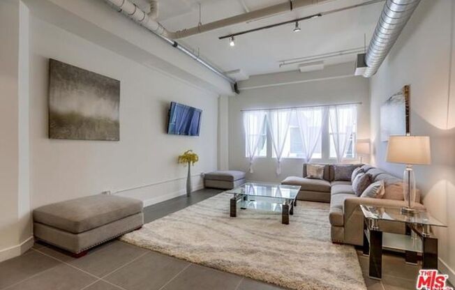 2 beds, 1 bath, 1,100 sqft, $3,100, Unit 306