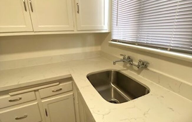 1 bed, 1 bath, $1,995, Unit 1443 1/2