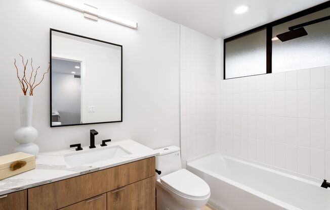 Punta Lara Apartments-Point Loma 1st Month rent Free