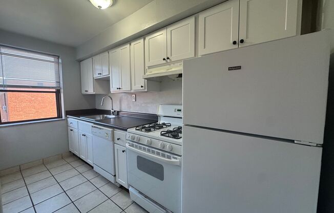 2 beds, 1 bath, 800 sqft, $1,999, Unit 6230 Fifth Ave. #222D