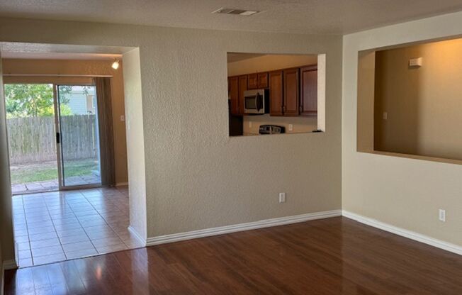 3 beds, 2 baths, $1,550