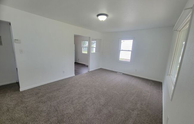 3BR/1BA w/Garage -3011 Mission Road